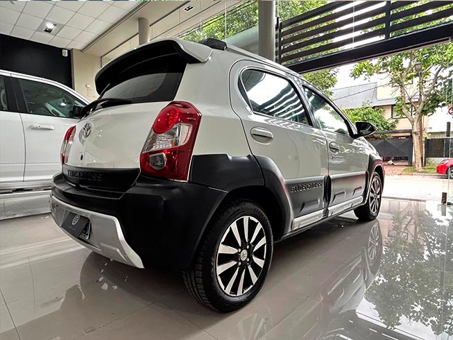 
								ETIOS CROSS full									